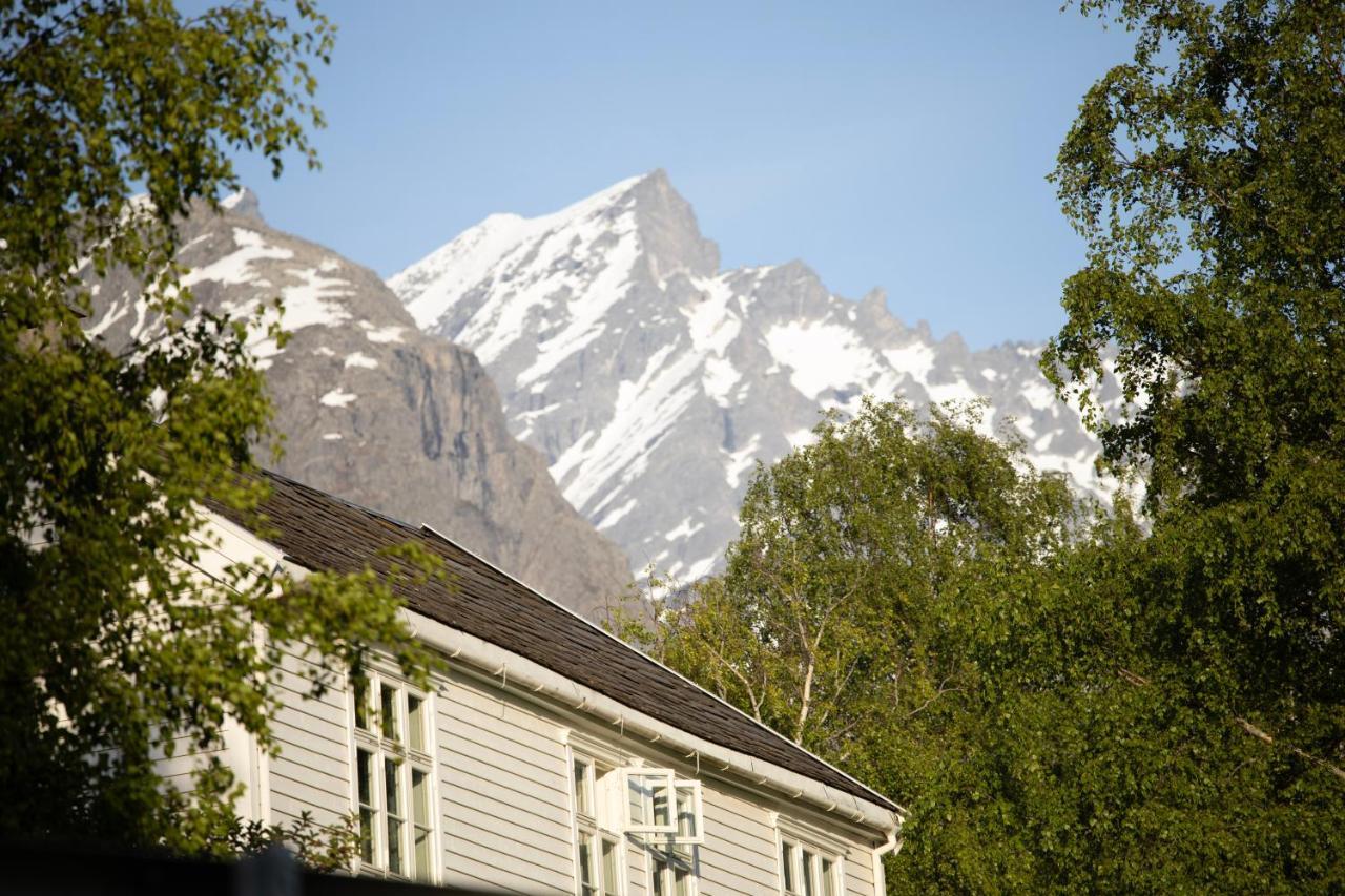 Hotel Aak Åndalsnes Extérieur photo
